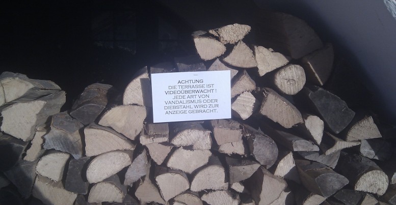 Holz mit Aussage